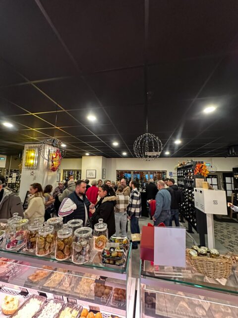 ✨ Merci à tous d’avoir célébré avec nous ! ✨ Notre inauguration a été un véritable succès grâce à vous ! Votre présence, vos sourires et votre bonne humeur ont rendu cette soirée inoubliable 🤍
Un grand merci également à CS EVENTS, qui a animé la soirée avec son Photo Booth 📸 Grâce à eux, chaque instant restera gravé et nous garderons de magnifiques souvenirs de cette soirée.
Ce n’est que le début d’une longue aventure, et nous sommes impatients de partager encore de nombreux moments avec vous chez Mangia Forte 🍕❤️
—
📍 Mangia Forte – 71 avenue de Verdun, Dardilly 📆 Ouvert du mercredi au lundi dès 9h30 – Fermé le mardi 📞 06 24 02 40 81 📧 contact@mangiaforte.fr #traiteurlyon #traiteurlyonnais #dardilly #mangiaforte